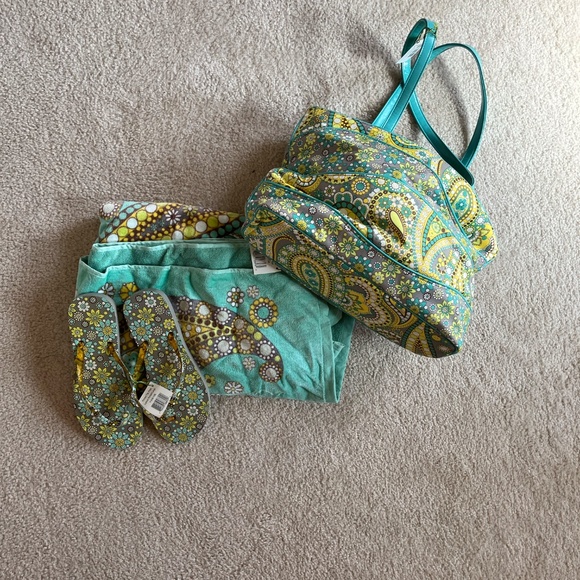 Vera Bradley lemon parfait tote, flip flops (large) and beach towel combo, NWT - Picture 8 of 13